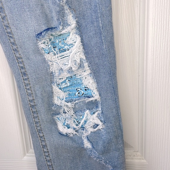 SUPER SKINNY BANDANA RIP AND REPAIR JEANS - Picture 6 of 10